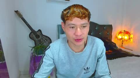 santi online show from April 26, 4:10 am