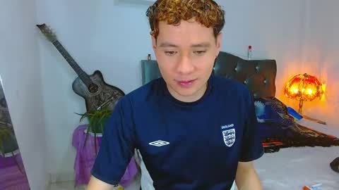 santi online show from April 18, 4:03 am