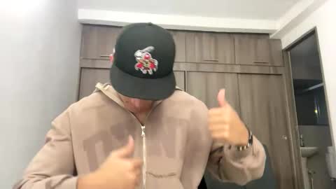 Juan Pablo-independent model online show from February 3, 3:04 am