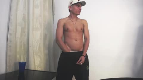 Juan Pablo-independent model online show from February 19, 7:39 am