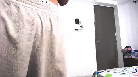 Juan Pablo-independent model online show from April 20, 9:06 pm