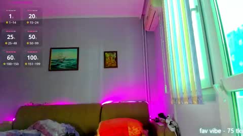 Snapshot of _shestifold chatting on October 18, 9:03 am Nik online show from October 18, 9:03 am