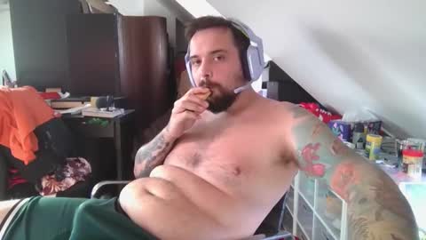 Snapshot of _smiley_bear27 chatting on September 16, 6:03 am _smiley_bear27 online show from September 16, 6:03 am