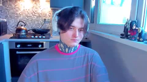 _torfin_ online show from February 3, 6:22 am