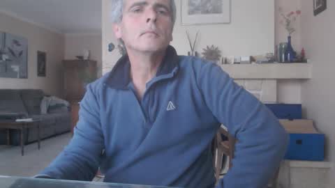 Snapshot of aalex1717 chatting on October 16, 6:32 am Aalex1717 online show from October 16, 6:32 am