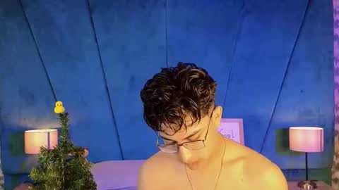 Aaron Ezequiel online show from December 4, 11:56 pm