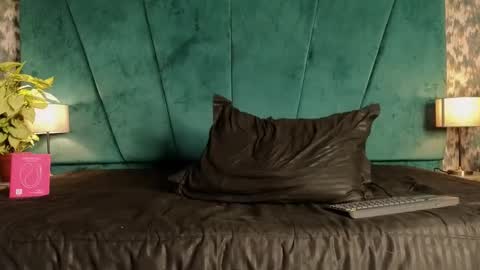 Aaron Ezequiel online show from November 1, 12:47 am