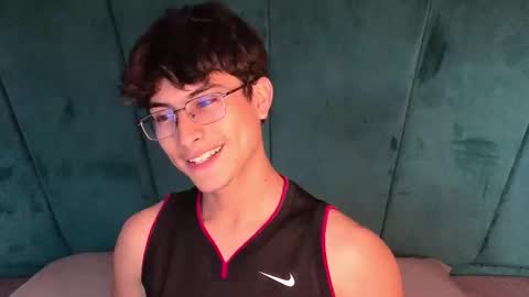 Aaron Ezequiel online show from February 4, 9:21 pm