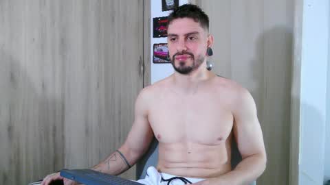 Aaron kwok online show from April 4, 10:40 pm