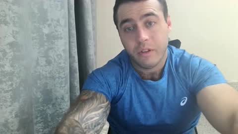 Snapshot of aaron_royal chatting on September 15, 3:02 pm Davin tayl online show from September 15, 3:02 pm