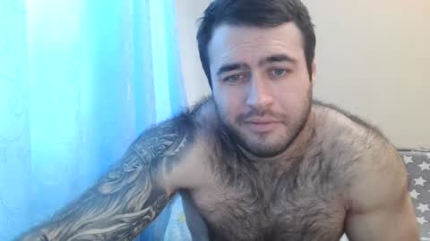 Snapshot of aaron_royal chatting on March 6, 5:14 am Davin tayl online show from March 6, 5:14 am