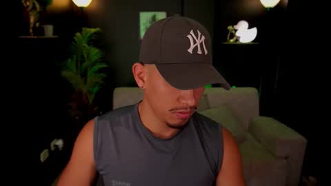 AARON  online show from November 3, 10:52 am