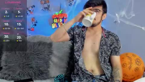 Snapshot of aaronfuentes7 chatting on October 15, 7:10 pm aaronfuentes7 online show from October 15, 7:10 pm