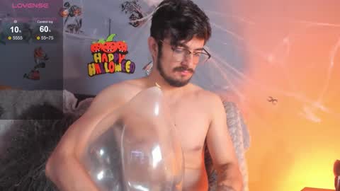 Snapshot of aaronfuentes7 chatting on October 18, 8:14 pm aaronfuentes7 online show from October 18, 8:14 pm