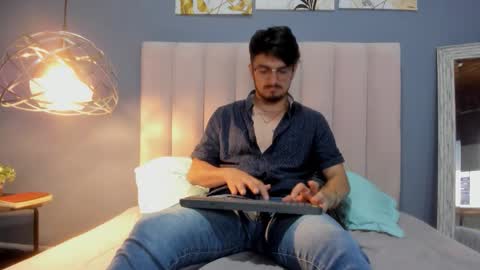 Snapshot of aaronfuentes7 chatting on September 18, 11:07 pm aaronfuentes7 online show from September 18, 11:07 pm
