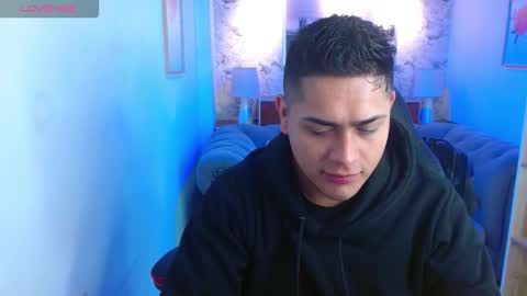 Snapshot of aaronn_12 chatting on September 22, 12:15 pm Aaron online show from September 22, 12:15 pm