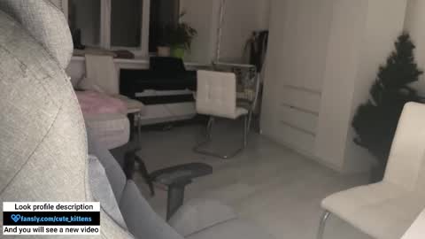 hi  cum in pvt noi extra tip online show from December 15, 8:06 pm