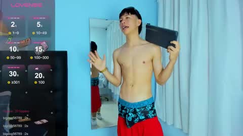 abraham_horny18 online show from November 28, 10:00 pm