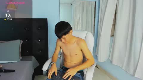 abraham_horny18 online show from November 7, 9:29 pm