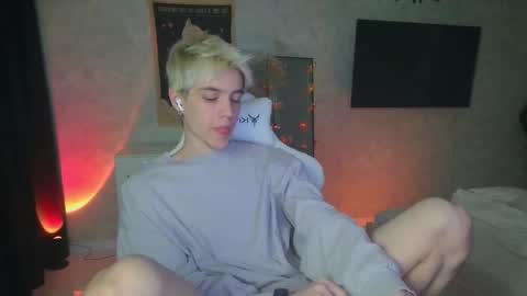 Snapshot of abslut chatting on October 17, 1:37 pm Nick online show from October 17, 1:37 pm