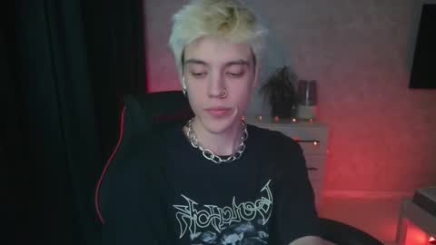 Snapshot of abslut chatting on October 5, 4:22 pm Nick online show from October 5, 4:22 pm