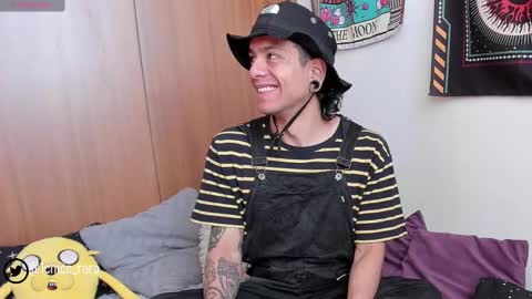 Snapshot of acid_time chatting on February 20, 8:58 pm Jhonny online show from February 20, 8:58 pm