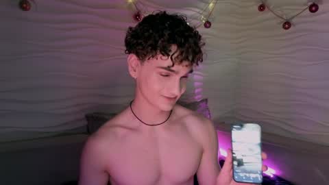 Snapshot of adam_21cm chatting on December 27, 4:33 pm Adam online show from December 27, 4:33 pm