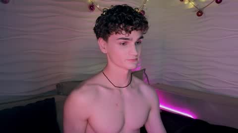 Snapshot of adam_21cm chatting on January 4, 4:11 pm Adam online show from January 4, 4:11 pm