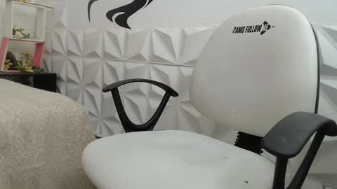 Snapshot of adam_evehotroom chatting on February 18, 8:47 pm adam_evehotroom online show from February 18, 8:47 pm