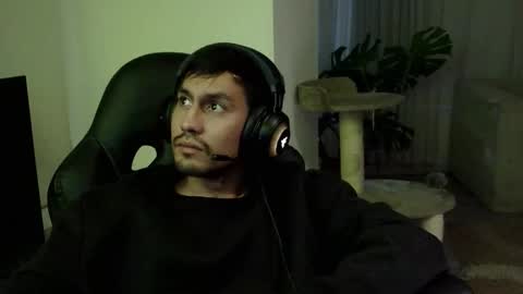 Snapshot of adam_evehotroom chatting on October 18, 4:28 am adam_evehotroom online show from October 18, 4:28 am