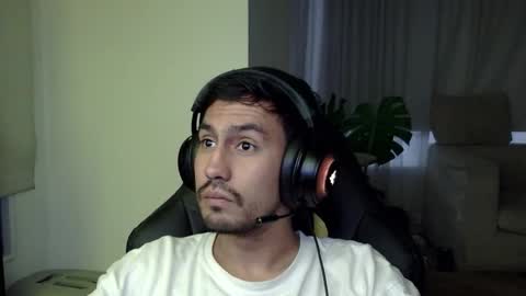 Snapshot of adam_evehotroom chatting on October 7, 3:21 am adam_evehotroom online show from October 7, 3:21 am
