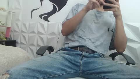 Snapshot of adam_evehotroom chatting on February 6, 9:49 pm adam_evehotroom online show from February 6, 9:49 pm
