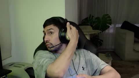 Snapshot of adam_evehotroom chatting on October 9, 5:12 am adam_evehotroom online show from October 9, 5:12 am