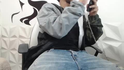 Snapshot of adam_evehotroom chatting on January 25, 12:27 am adam_evehotroom online show from January 25, 12:27 am