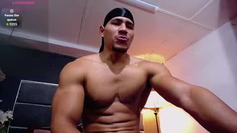Snapshot of adam_fit19cm chatting on October 6, 2:33 pm Adam online show from October 6, 2:33 pm