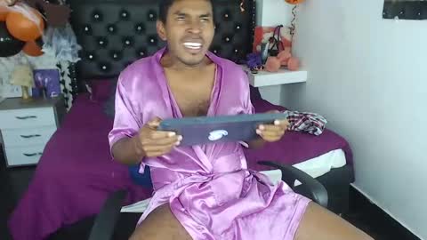 Snapshot of adam_morgan2 chatting on October 15, 5:15 am adam_morgan2 online show from October 15, 5:15 am
