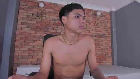 adam_piarse online show from February 6, 6:32 am