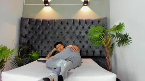 adam_russell2 online show from March 7, 7:28 am