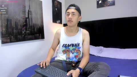 adam_walker_1 online show from June 6, 3:29 pm