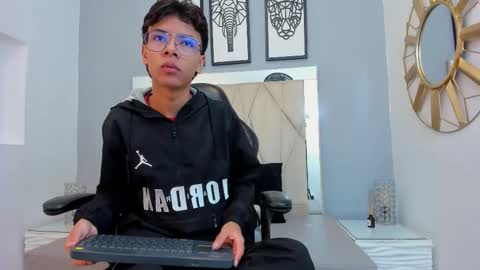 Adams Bobby online show from December 14, 11:39 am