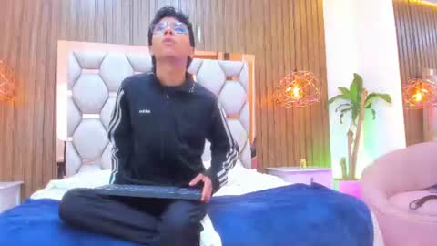 Adams Bobby online show from June 10, 11:01 am