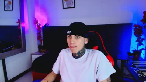 AdamsWalkerr  online show from May 2, 1:03 pm