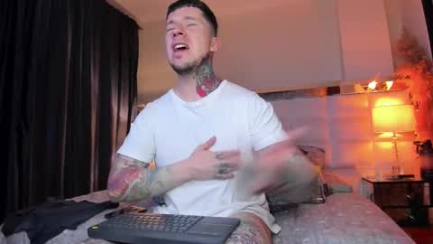 Snapshot of adamtatts chatting on September 17, 5:19 am Adam online show from September 17, 5:19 am