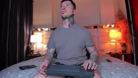 Snapshot of adamtatts chatting on September 19, 4:02 am Adam online show from September 19, 4:02 am