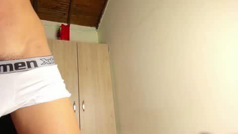 Snapshot of adanxbaby chatting on January 9, 2:22 am online show from January 9, 2:22 am