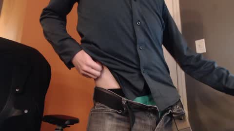 Snapshot of adequate_cock chatting on January 6, 10:15 pm adequate_cock online show from January 6, 10:15 pm