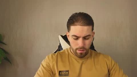 Ades online show from November 15, 1:02 pm