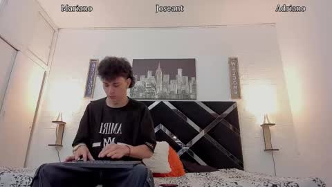 Snapshot of adriano_bigcock chatting on October 17, 3:54 am Adrian online show from October 17, 3:54 am