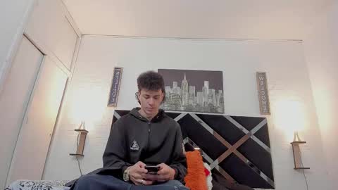 Snapshot of adriano_bigcock chatting on October 16, 3:36 am Adrian online show from October 16, 3:36 am
