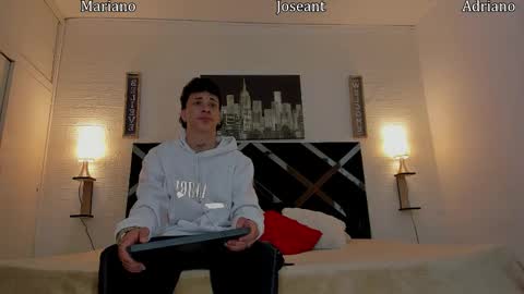 Snapshot of adriano_bigcock chatting on September 9, 3:17 am Adrian online show from September 9, 3:17 am
